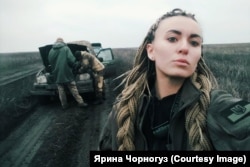 Ярина Черногуз неподалеку от линии фронта, октябрь 2020 года