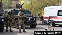 Российские военные в оккупированном Мелитополе 1 мая 2022 года