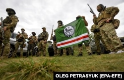 Бойцы батальона имени Джохара Дудаева, воюющие на стороне Украины в войне с Россией во время военной подготовки недалеко от Киева, 27 августа 2022 года
