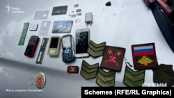 Вещи российских военных, которые нашли в здании прокуратуры в Шевченково