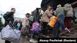 Жители Херсона на железнодорожной станции Джанкоя в оккупированном Крыму